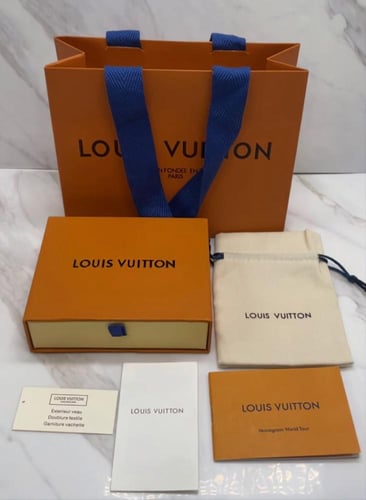 اسوارة نسائي ماركة لويس فيتون