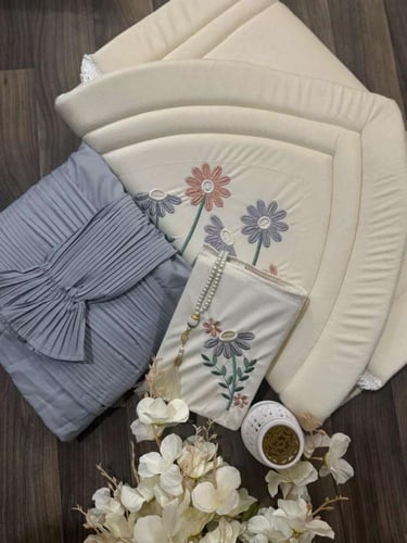 طقم سجادات مع شراشف صلاه