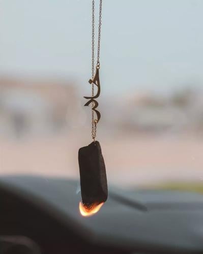 تعليقة سيارة بالاسم مع كسرة العود