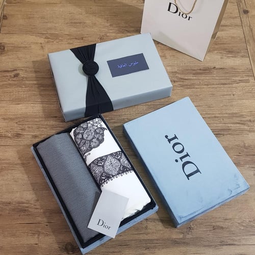 طقم قماش مع شماغ شتوي مع تغليف راقي