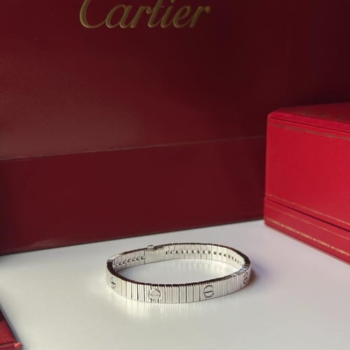 اسوارة كارتير لوف الجديدة