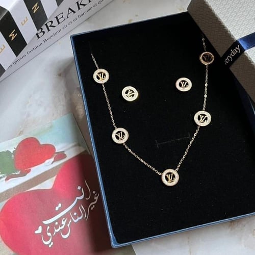 طقم لويس فيتون سلسال مع حلق