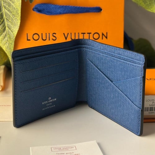 محفظة لويس فيتون مع الملحقات