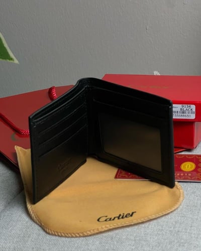 محافظ رجالية ماركات مميزة من ريفـان