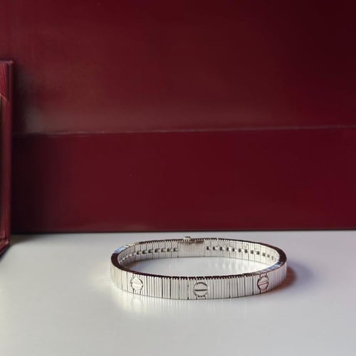 اسوارة كارتير لوف الجديدة