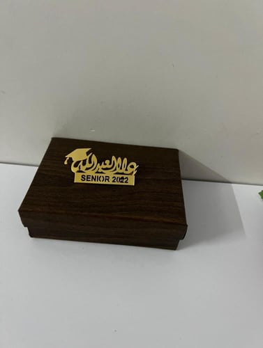 بروش تخرج بالاسم يُصمم حسب الطلب