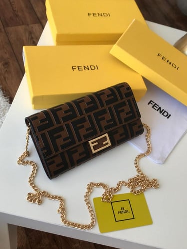 شنط فندي مع الملحقات - أناقة حصرية