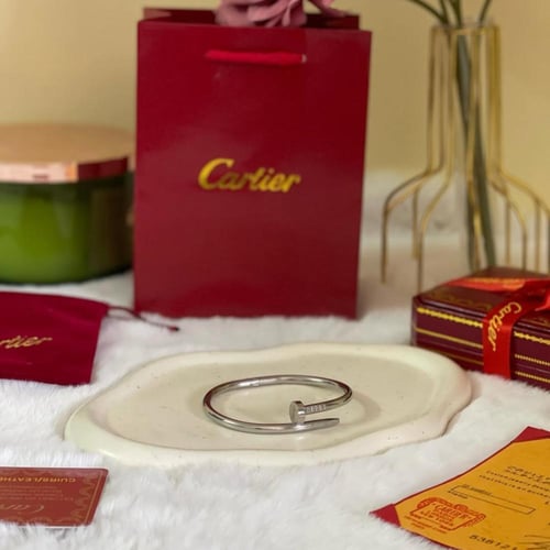 اسوارة كارتير رجالية بتصميم المسمار