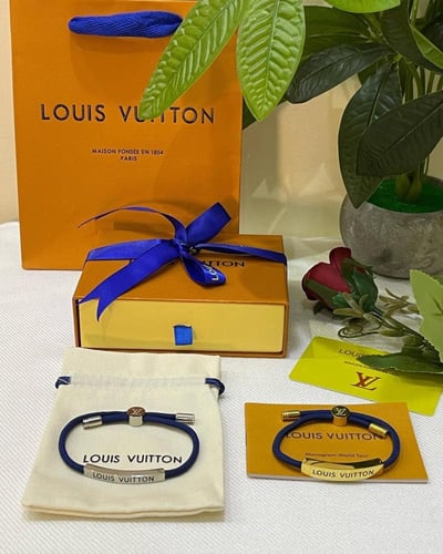 اسوارة رجالي ماركة لويس فيتون