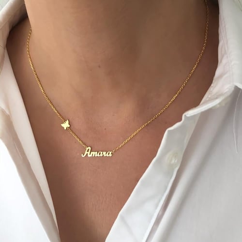 سلسال نسائي بالاسم مع فراشة