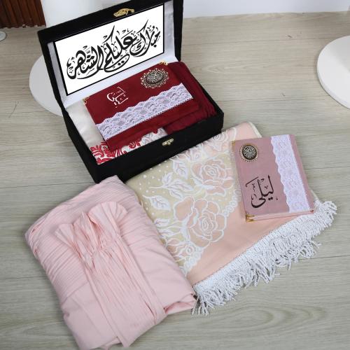 طقم سجادة صلاة صناعه تركي مبطن جوده عاليه