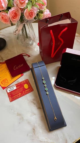 سواره يد نسائي ماركه كاريتر طايح مع الملحقات