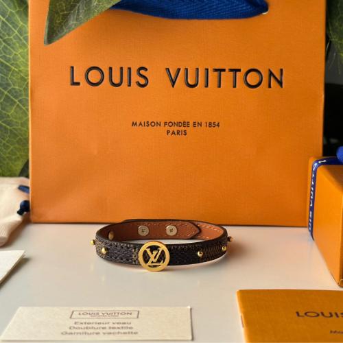 اسوارة نسائي ماركة لويس فيتون