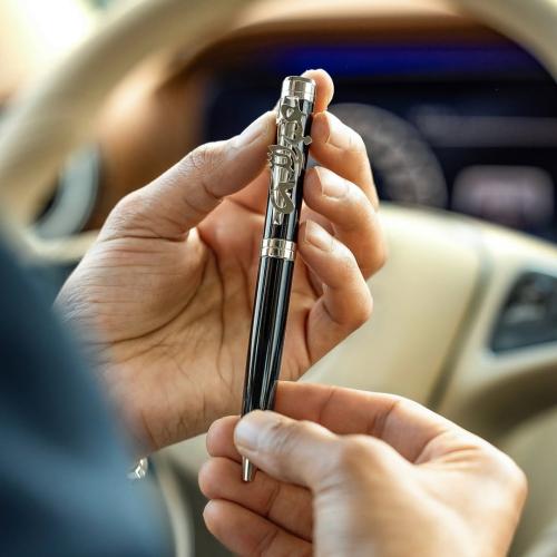 اقلام بالاسم يُصمم حسب الطلب