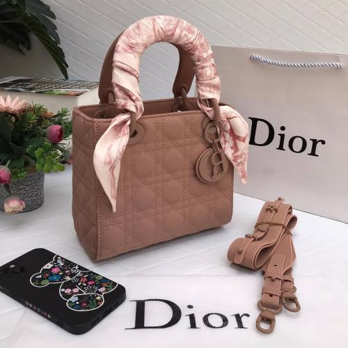 شنط ديور درجه اولى مع الملحقات