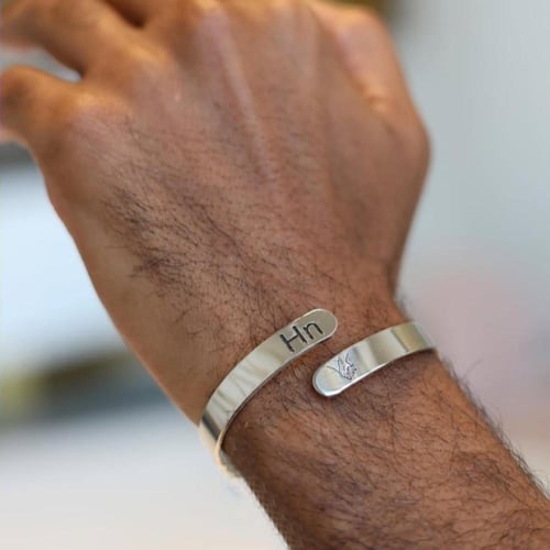 اساور بالاسم تفصيل حسب الطلب