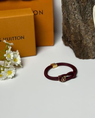 اساور لويس فيتون رجاليه بتصميم كلاسيكي