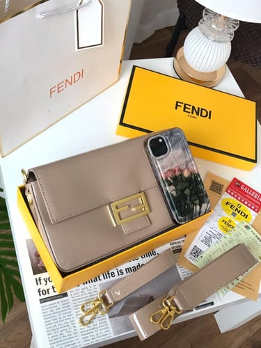 شنط ماركة فندي الجديدة مع الملحقات