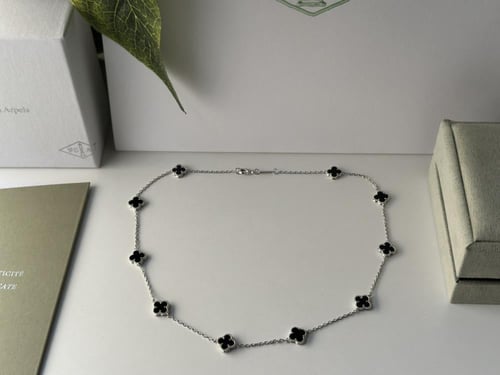 سلسال فان كليف نسائي بتصميم الورد