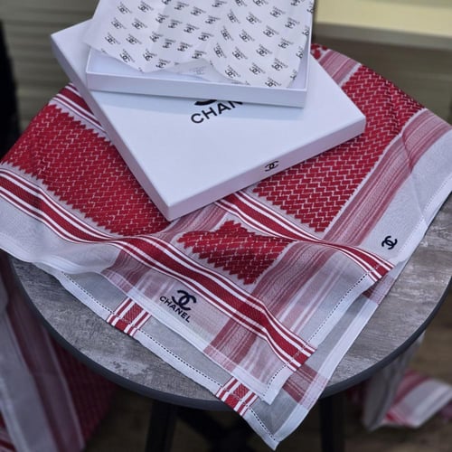 شماغ شانيل CHANEL دم الغزال احمر غامق
