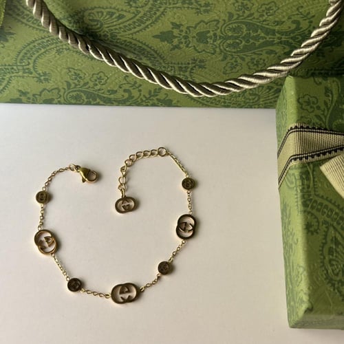 اسوارة نسائي ماركة قوتشي