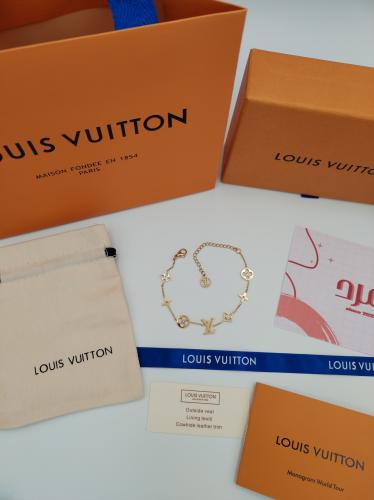 اسوارة لويس فيتون ذهبي مع الملحقات