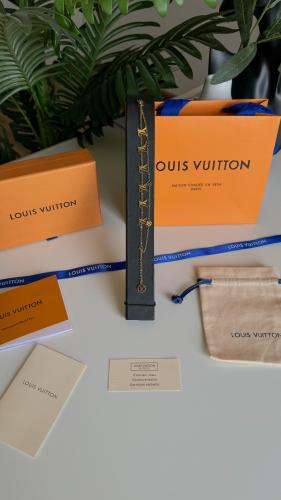 اسوارة لويس فيتون ذهبي مع الملحقات