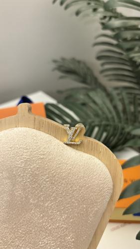 حلق لويس فيتون