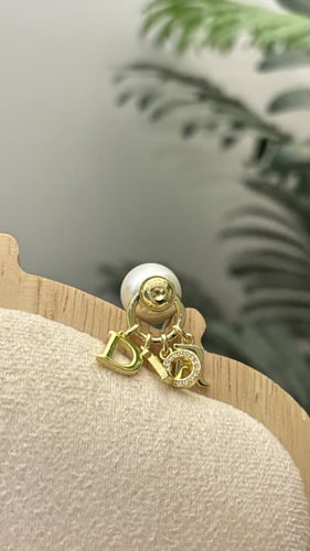 حلق ديور ذهبي