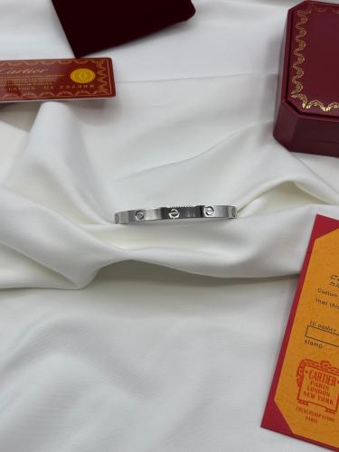 اسوارة كارتير Love فضي