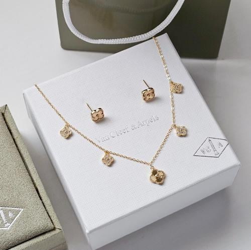 طقم فان كليف ذهبي