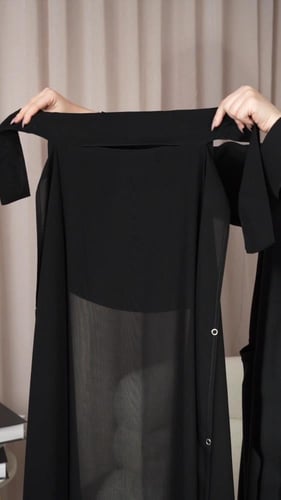 نقاب إمراتي طويل