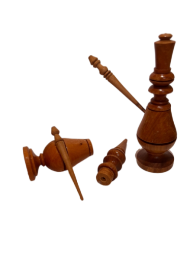 مكحلة مغربية مبرومة ذات طابع شكلي غريب