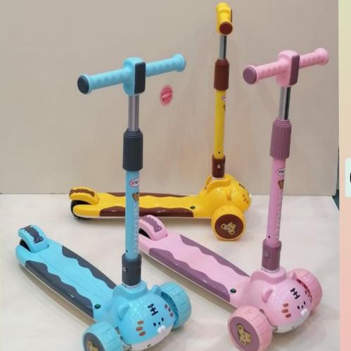 سكوتر بثلاث عجلات للاستخدام الداخلي والخارجي بارتف...