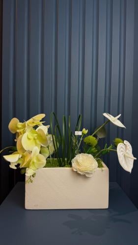 فازة ورد صناعي