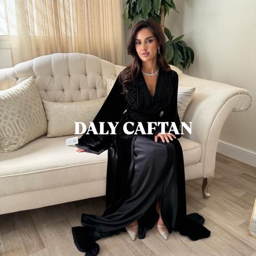 قفطان مخمل اسود