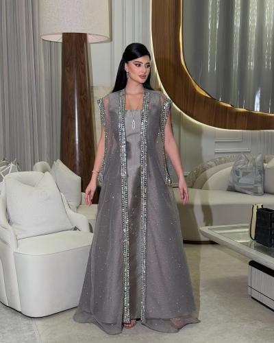 فستان بتصميم كويتي مع بشت تل