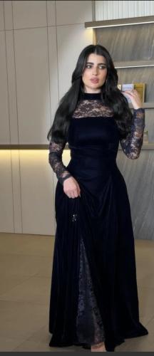 فستان مخمل كوري & دانتيل