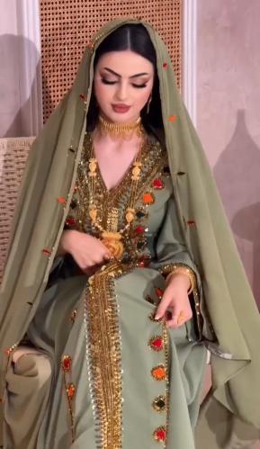 مخور إماراتي مع شيله