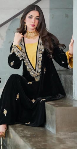 جلابية شرقية بتصاميمها الفخمة وتطريزاتها الراقية