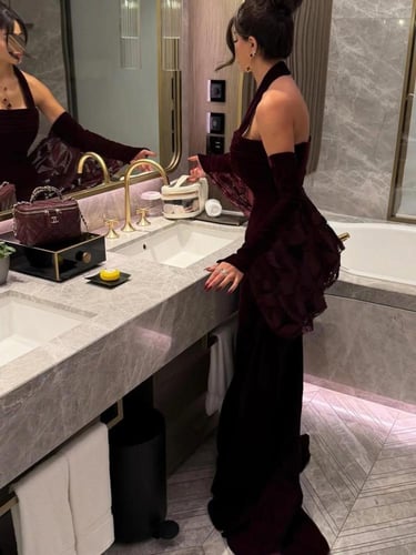 فستان مخمل برغندي & دانتيل