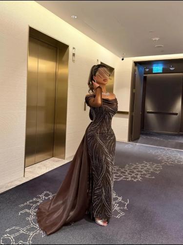 فستان سهرة بذيل جازار