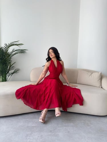 فستان أحمر شيفون