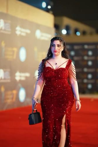 فستان سهرة أحمر أنيق