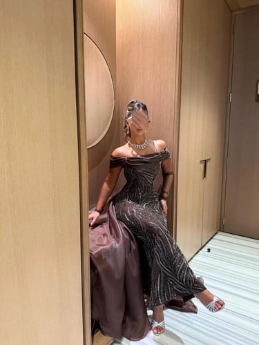 فستان سهرة بذيل جازار