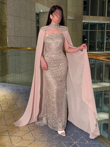 فستان سهرة باللون البيج المائل للوردي