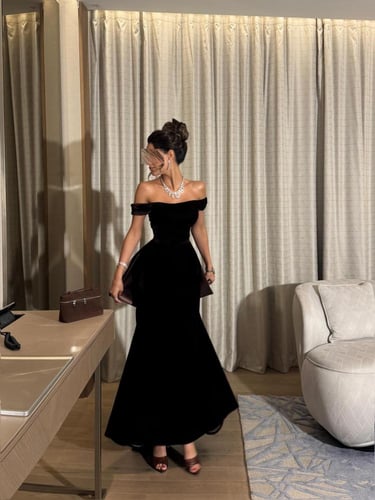 فستان سهرة مخمل كوري