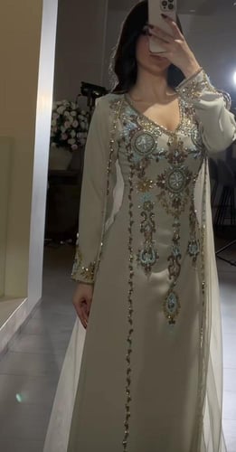 مخور اماراتي مع بشت تول