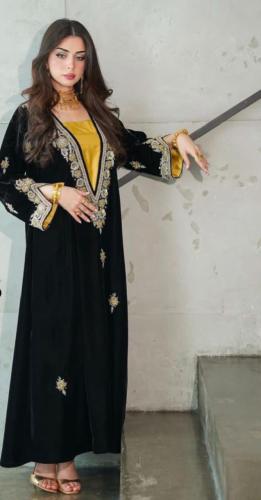 جلابية شرقية بتصاميمها الفخمة وتطريزاتها الراقية