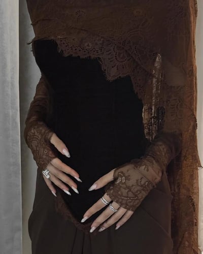 فستان سهرة بني دانتيل